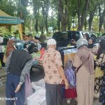Potret operasi pasar murah Pemkab Sumenep di bulan Ramadan 2025 di sebelah timur Taman Potre Koning.