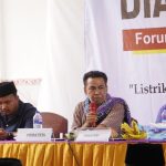 Kepala Dinas PMD Kabupaten Sumenep Anwar Syahroni Yusuf saat menjadi pembicara dalam dialog publik yang digelar Forum Lintas Tokoh Giliraja. Minggu (20 April 2025).