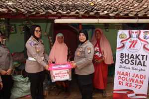 Polwan Polres Sumenep gelar Kegiatan Bhakti Sosial di Hari Jadi ke-77. (Istimewa/Humas Polres Sumenep).