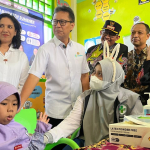 Menteri Kesehatan RI Budi Gunadi Sadikin bersama bupati Achmad Fauzi Wongsojudo tinjau langsung vaksin campak di Sumenep.