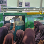 ANTUSIAS; Puluhan siswa di Kecamatan Lenteng, buka tabungan SimPel di BPRS Bhakti Sumekar (Perseroda).