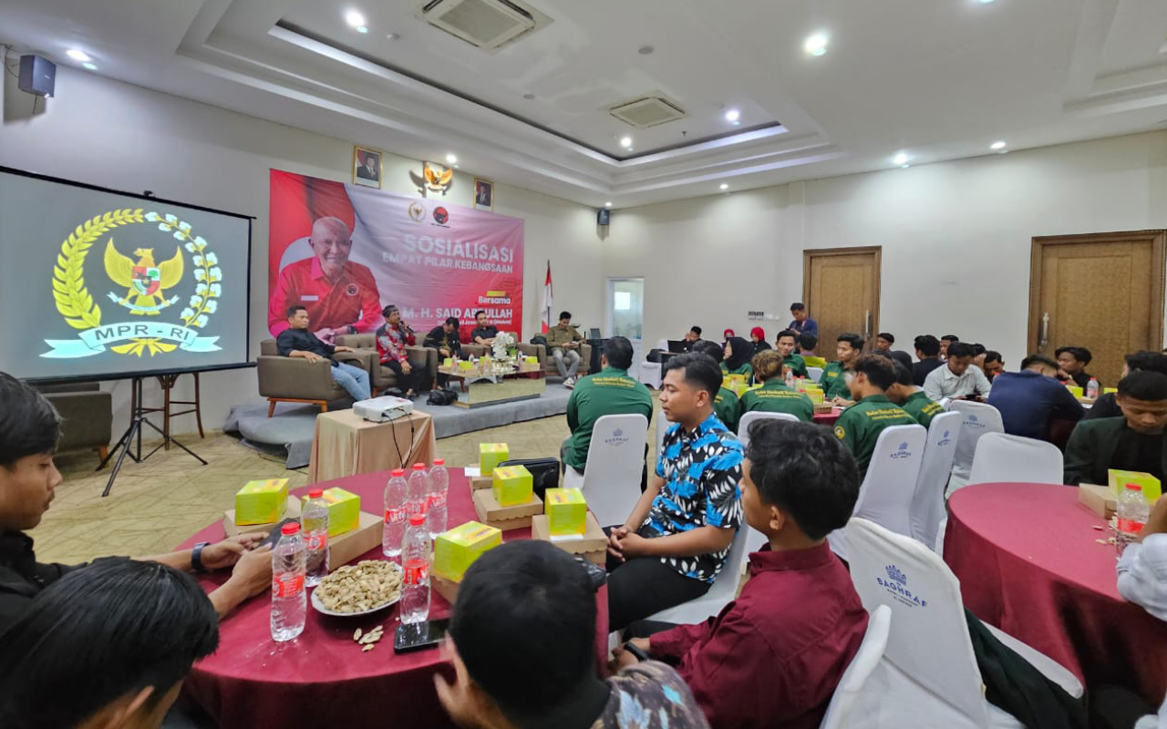 FOTO: Anggota DPR RI dari Daerah Pemilihan Jawa Timur XI, MH. Said Abdullah, menggelar Sosialisasi Empat Pilar Kebangsaan. Sabtu (6/9/2025), di ruang pertemuan Arya Wiraraja, Hotel de Baghraf Sumenep. (Ist/JARAK.co)