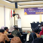 FOTO: Jaringan Media Siber Indonesia (JMSI) Jawa Timur bersama Forum Kader Bela Negara (FKBN) dan Komunitas Jurnalis Lamongan (KJL), saat menggelar seminar “Komunikasi dan Edukasi Jurnalistik”, Minggu (5/10/2025), di LA Restaurant LSC Lamongan.