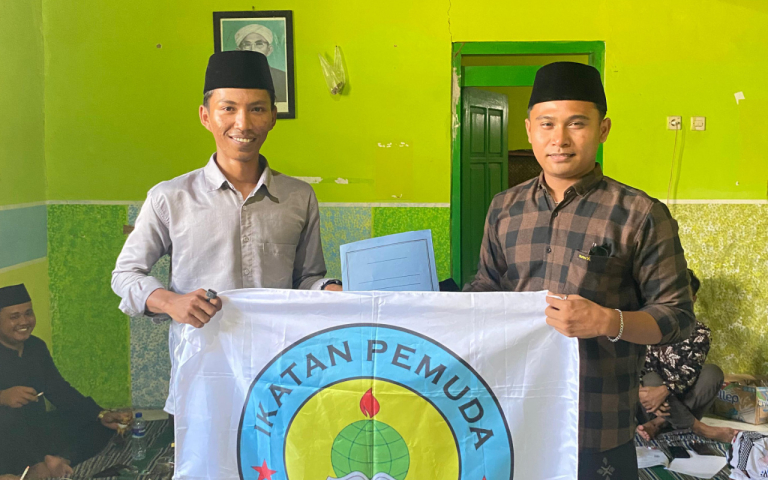 FOTO: Ketua Umum Ikatan Pemuda At-Taufiqiyah (IPMA) Pusat Periode 2025–2027 terpilih, Zainul Mursyidin, S.T. (kanan). (Ist/JARAK.co)
