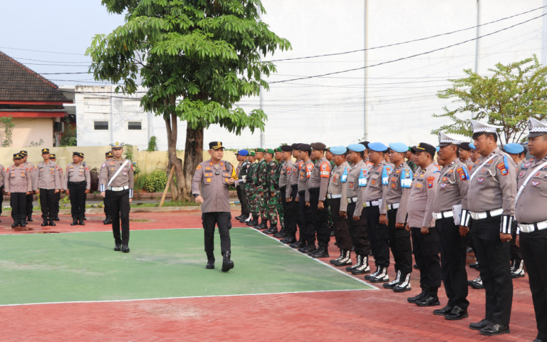 Apel Pasukan Operasi Zebra di Halaman Mapolres Sumenep. (istimewa)