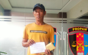Abdul Hamid melaporkan dugaan pelanggaran prosedur penanganan perkara ke Bidang Profesi dan Pengamanan (Propam) Polda Jawa Timur. (Istimewa)