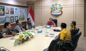 Pengurus JMSI Jatim Periode 2025-2030 saat kunjungi kepala dinas pendidikan Jawa Timur. Foto: Istimewa
