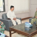 Ketua JMSI Jatim, Syaiful Anam bersama jajaran pengurus saat bersilaturahim ke Komandan Korem 084/Bhaskara Jaya, Brigjen TNI Kohir. (Ist/jarak.co)