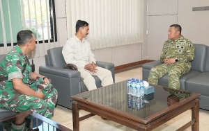 Ketua JMSI Jatim, Syaiful Anam bersama jajaran pengurus saat bersilaturahim ke Komandan Korem 084/Bhaskara Jaya, Brigjen TNI Kohir. (Ist/jarak.co)