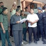Kuasa Hukum Pemenang Lelang Sengketa Tanah di Sumenep, H. Andika Meigista Cahya Hendra Kusuma (berkacamata), saat press conference pembacaan putusan inkracht oleh PN Sumenep, Rabu 10 Juni 2026. (Ist)