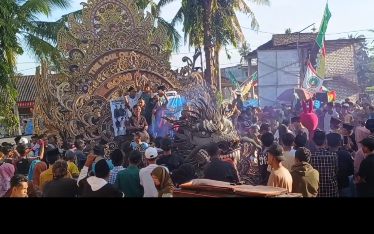 Potret penampilan Daul Gong Mania di gelaran Haflatul Imtihan Pondok Pesantren Hidayatul Ulum Yayasan Sabilul Huda.