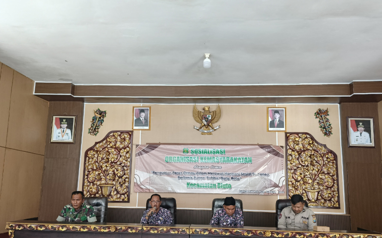 Sosialisasi Organisasi Kemasyarakatan Bakesbangpol Sumenep di Pendopo Kecamatan Bluto. (Dok.Jarak.co)