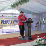 Kepala Desa Lobuk, Moh Saleh saat sambutan di acara seremonial kegiatan tanam Mangrove di Spot Pancing Pantai Matahari, Desa Lobuk, Kecamatan Bluto, Kabupaten Sumenep.