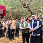 Gubernur Jawa Timur Khofifah Indar Parawansa saat kunjungan kerja di kawasan Pantai Slopeng. (Istimewa)