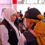 Gubernur Jawa Timur Khofifah Indar Parawansa saat kunjungan kerja di kawasan Pantai Slopeng. (Istimewa)