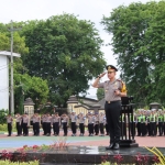 Kapolresta Sumenep Kombes Pol. Ariek Indra Sentanu pimpin upacara peringatan Hari Sumpah Pemuda di Lapangan Apel Tribrata Polresta Sumenep. (Istimewa for Jarak.co)